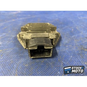 Regulateur de tension 