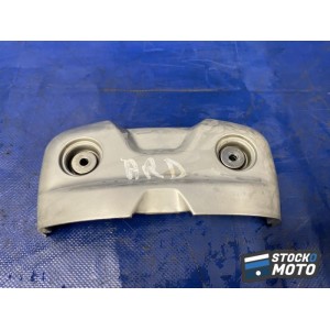 Plastique droit sur cache culbuteur arriere 