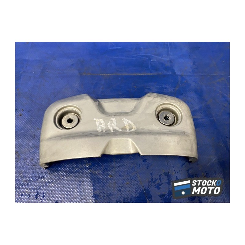 Plastique droit sur cache culbuteur arriere 