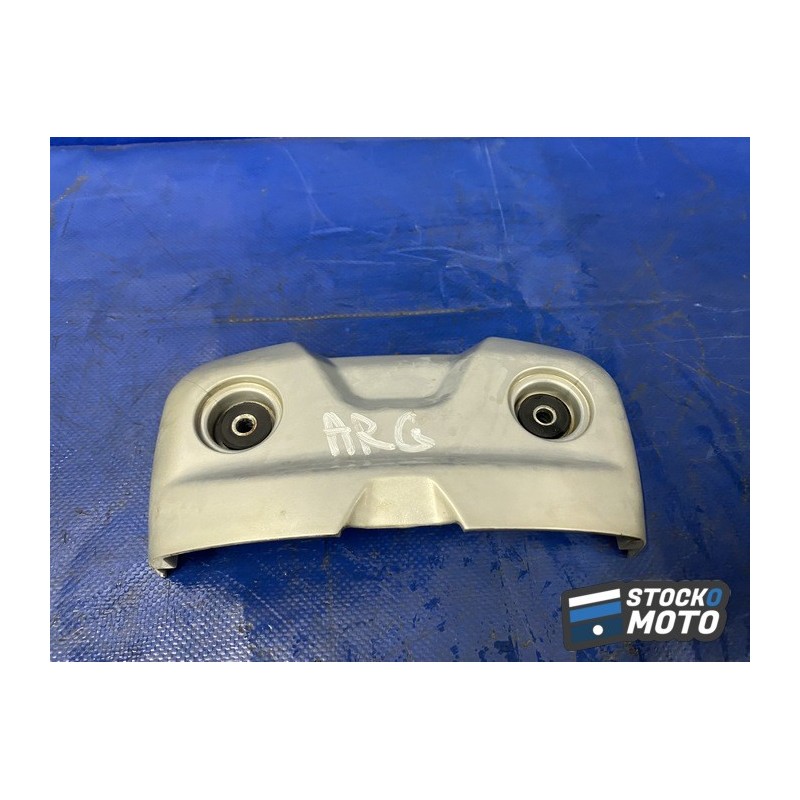 Plastique gauche sur cache culbuteur arriere 