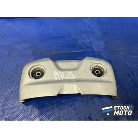 Plastique gauche sur cache culbuteur arriere 