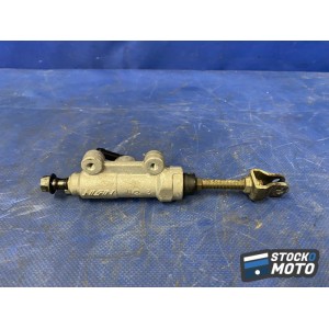 Maitre cylindre de frein arriere 