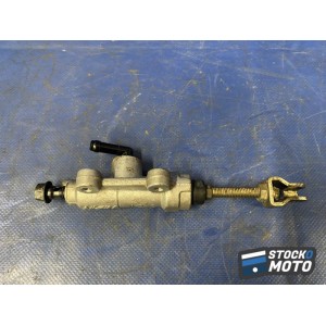 Maitre cylindre de frein arriere 