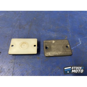 Couvercle de maitre cylindre de frein avant 