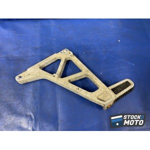 Platine repose pied passager droite 