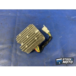 Régulateur de tension 