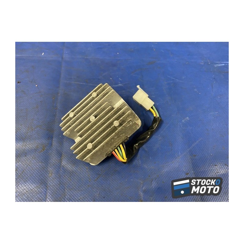 Régulateur de tension 