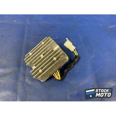 Régulateur de tension 