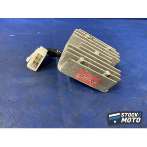 Régulateur de tension 