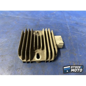 Regulateur de tension 