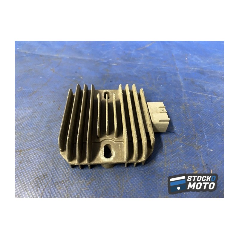 Regulateur de tension 