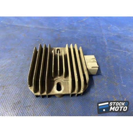 Regulateur de tension 