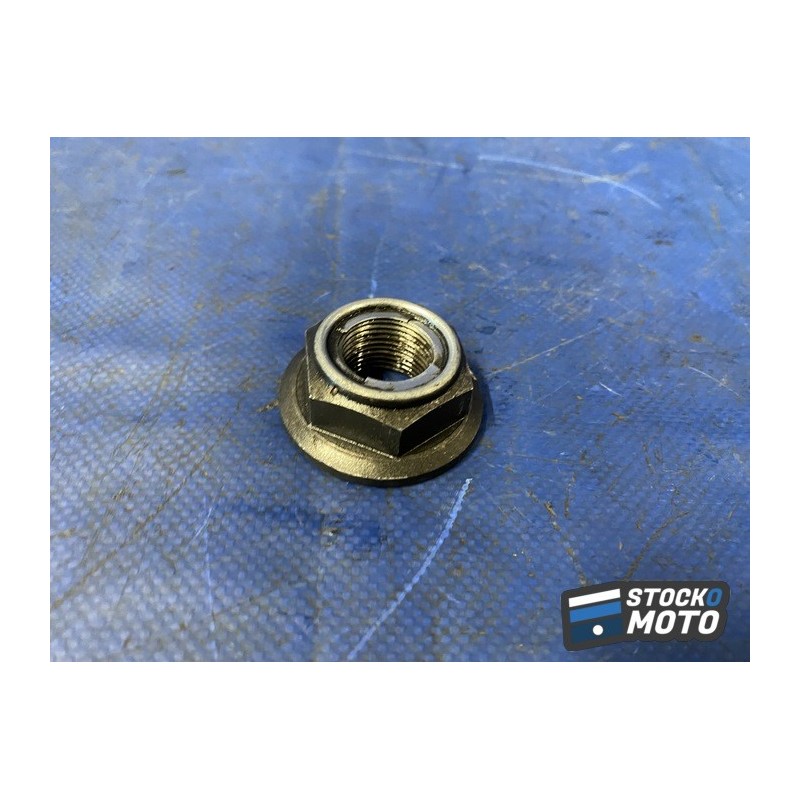 Ecrou de roue ariere 