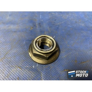 Ecrou de roue ariere 