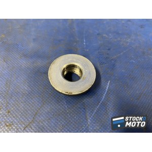 Ecrou de roue ariere 