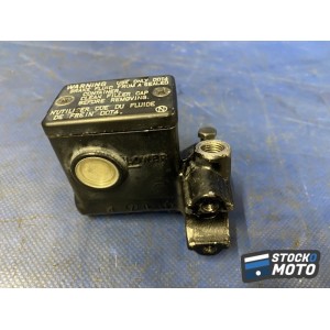 Maitre cylindre de frein droit 