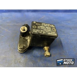 Maitre cylindre de frein droit 