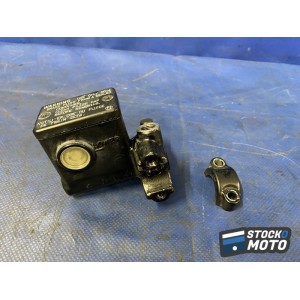 Maitre cylindre de frein droit 