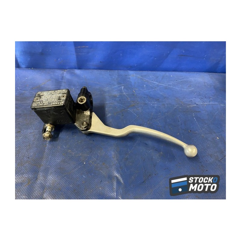 Maitre cylindre de frein gauche 