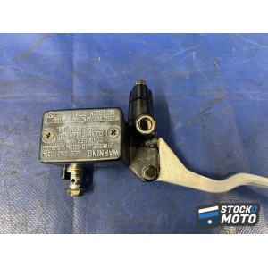 Maitre cylindre de frein gauche 