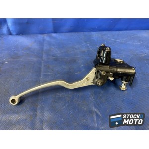 Maitre cylindre de frein gauche 