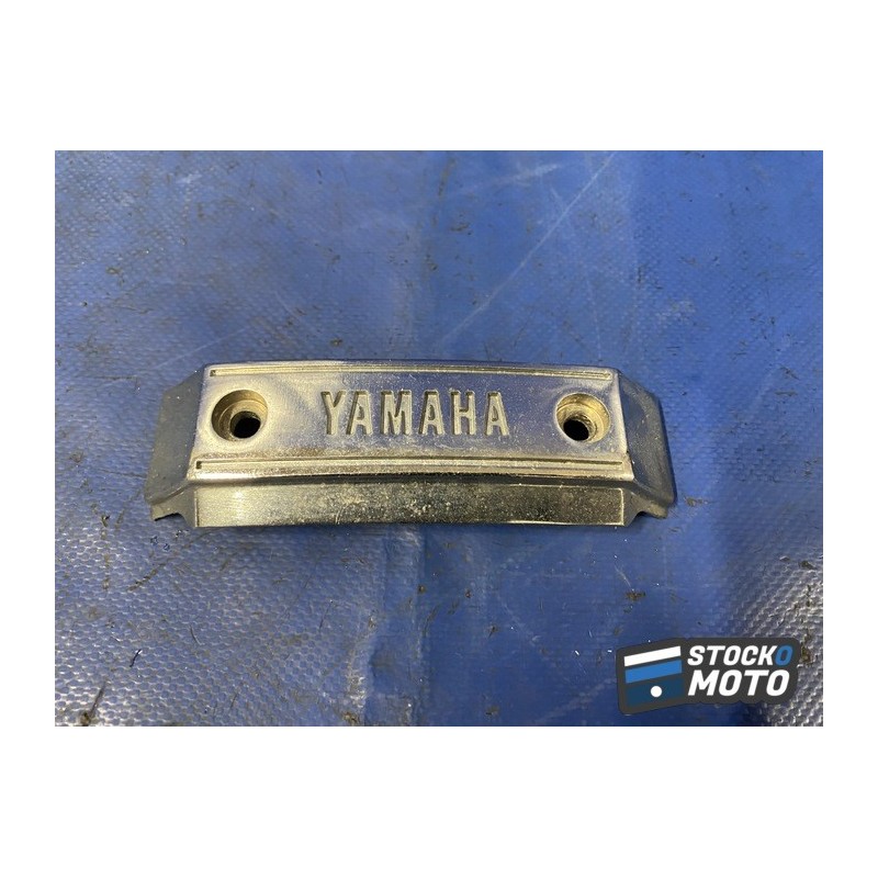 Cache plastique avant 