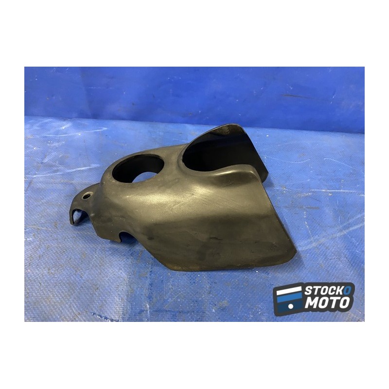 Cache plastique sur haut du cadre 