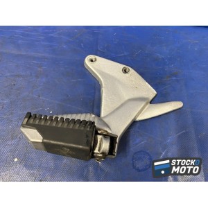 Platine repose pied passager droite 