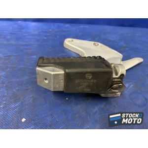 Platine repose pied passager droite 