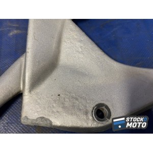 Platine repose pied passager droite 