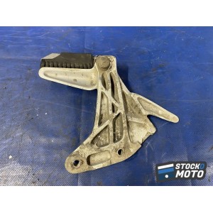 Platine repose pied passager droite 