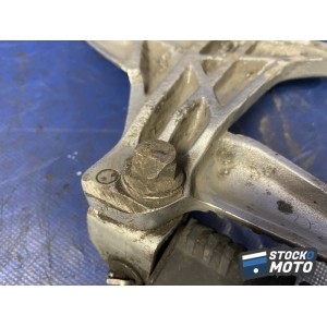 Platine repose pied passager droite 