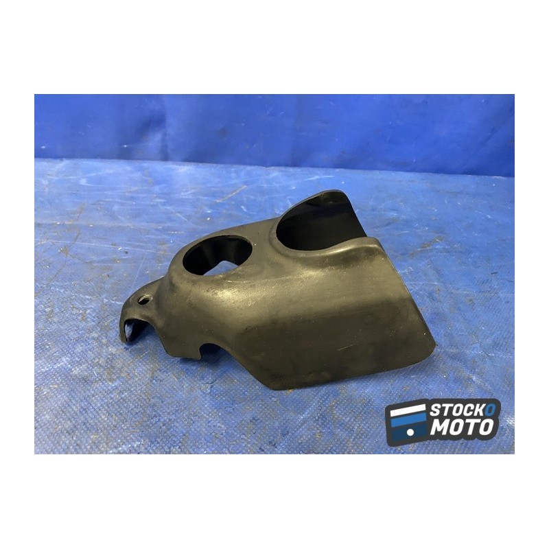 Cache plastique sur haut du cadre 