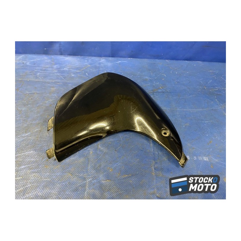 Plastique de garde boue avant droit 