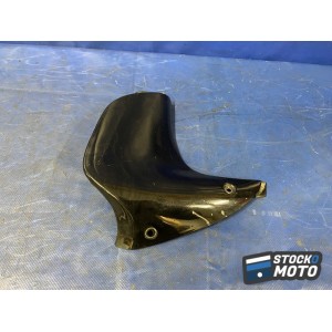 Plastique de garde boue avant gauche 