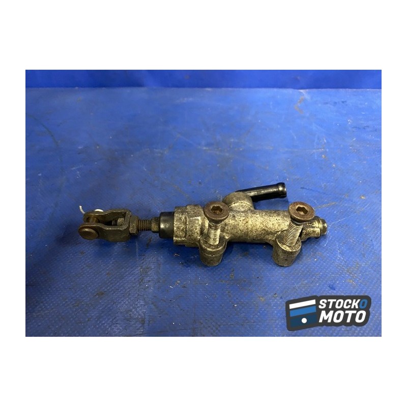 Maitre cylindre de frein arriere 