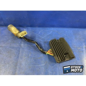 Regulateur de tension 
