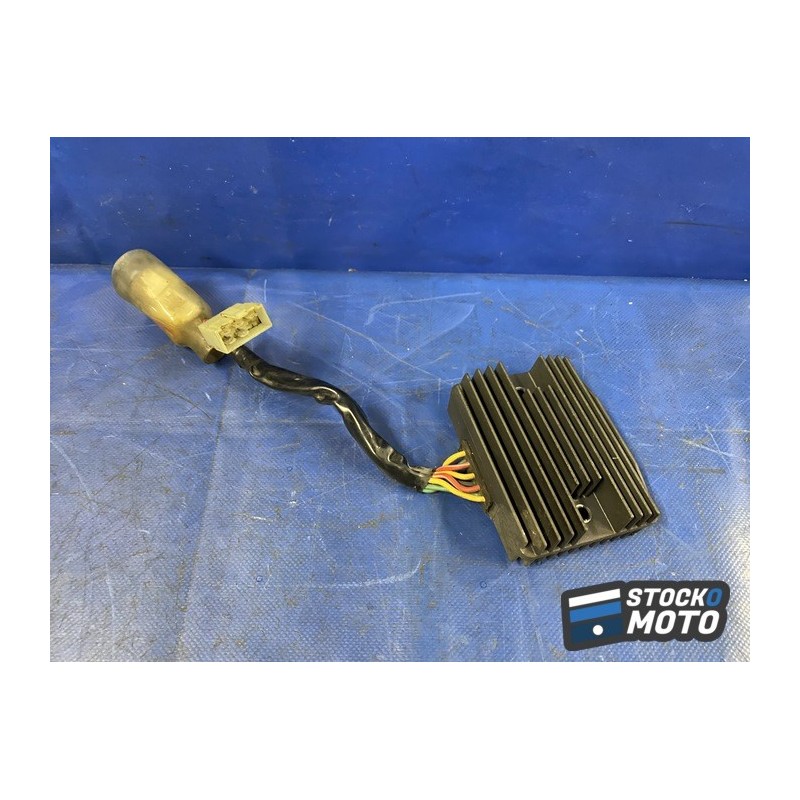 Regulateur de tension 