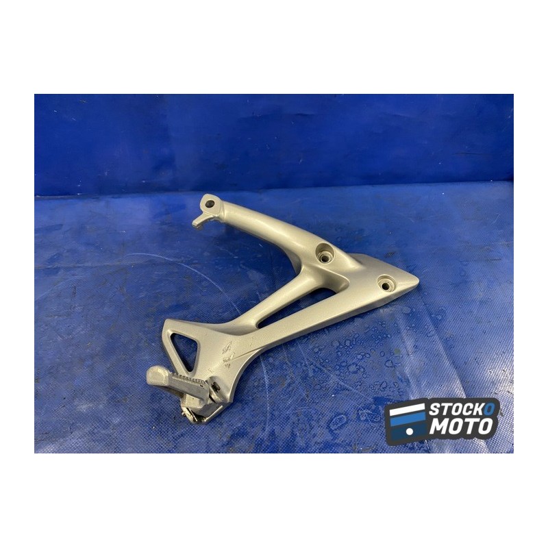 Platine repose pied passager droite 