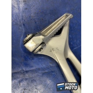 Platine repose pied passager droite 