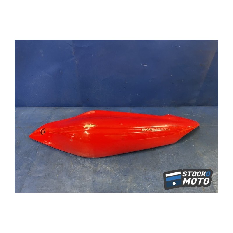 Coque arrière gauche rouge DUCATI super sportive 750 année 2000
La coque arrière est grattée.
 