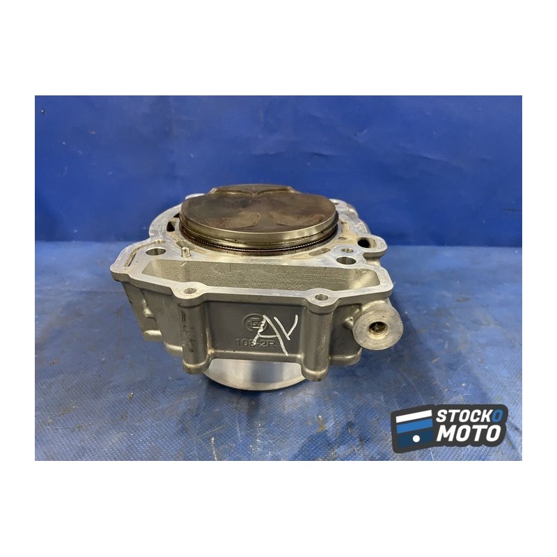 Cylindre piston avant 