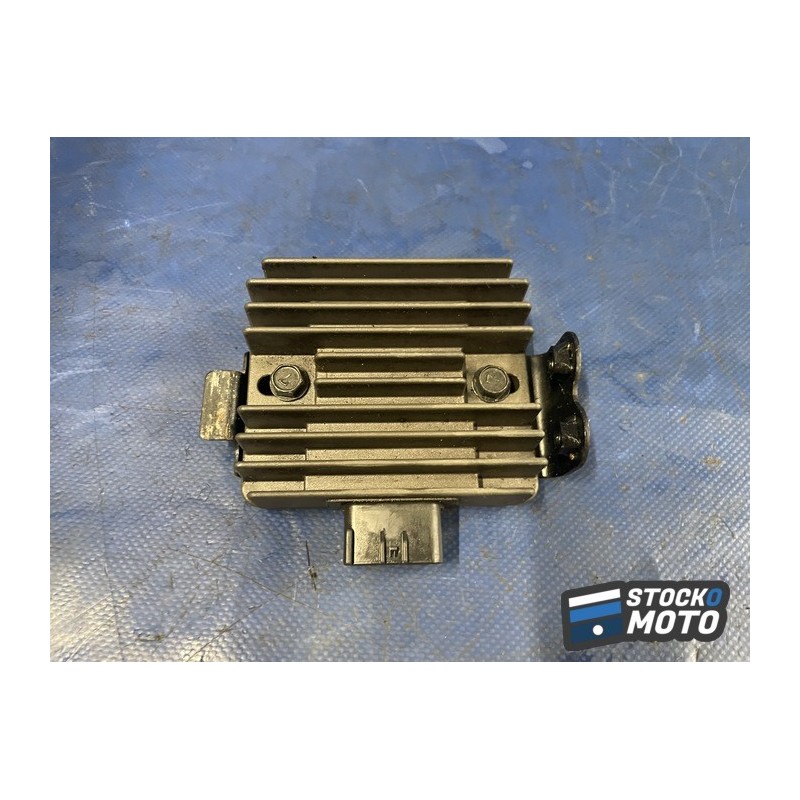 Regulateur de tension 