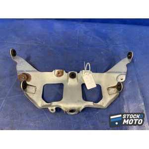 n°3.3 : Support de plastique avant de réservoir SUZUKI GSXR 600 de 2006 à 2007 
