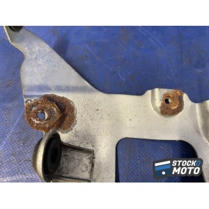 n°3.3 : Support de plastique avant de réservoir SUZUKI GSXR 600 de 2006 à 2007 