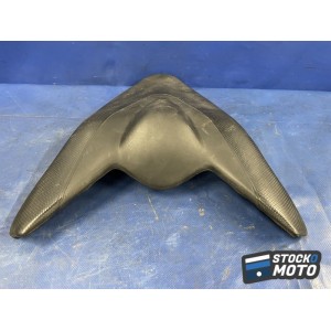 SSLH n°6 N° 6 : Selle passager APRILIA Tuono V4.
La selle est en mauvais état elle est craquelée, rayée. 