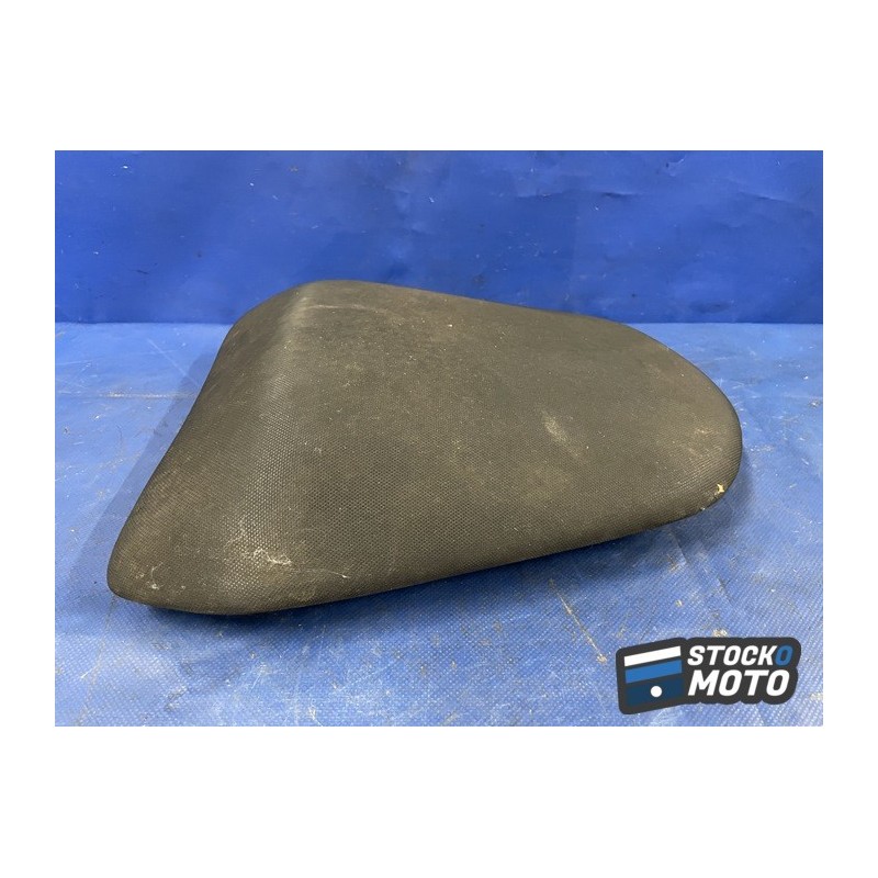 SSLH n°9 N° 9 Selle passager KAWASAKI 650 ER6.
Réf : 53066-0361
62
63
La housse est percée. 