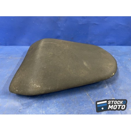 SSLH n°9 N° 9 Selle passager KAWASAKI 650 ER6.
Réf : 53066-0361
62
63
La housse est percée. 