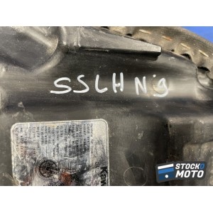 SSLH n°9 N° 9 Selle passager KAWASAKI 650 ER6.
Réf : 53066-0361
62
63
La housse est percée. 