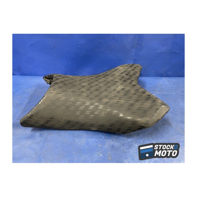 SSLH n°12 N° 12 : Selle pilote KAWASAKI Z800 de 2013-2017.
Réf :
La selle est percée et tachée. 
